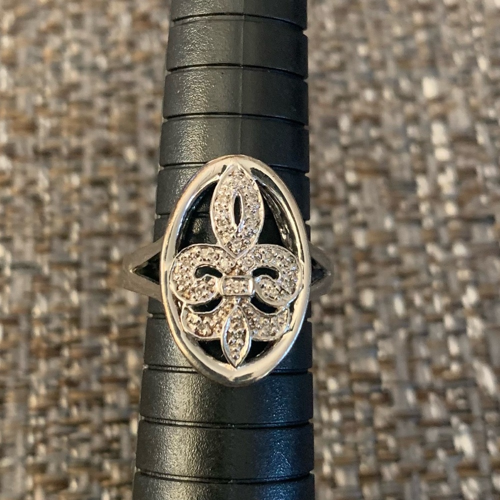 ✨Host Pick✨ Sterling Silver diamond Fleur-de-Lis ring sz 7